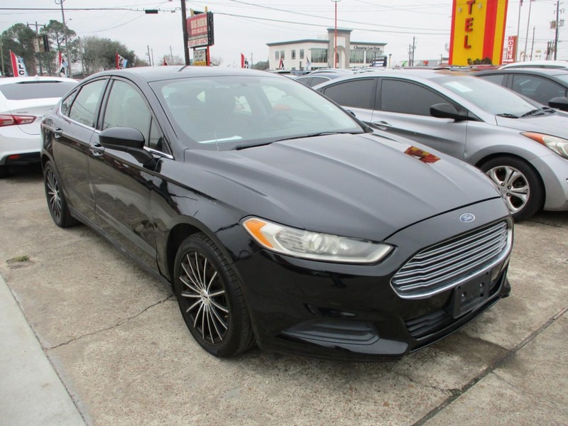 Ford Fusion Vehicle Image 02