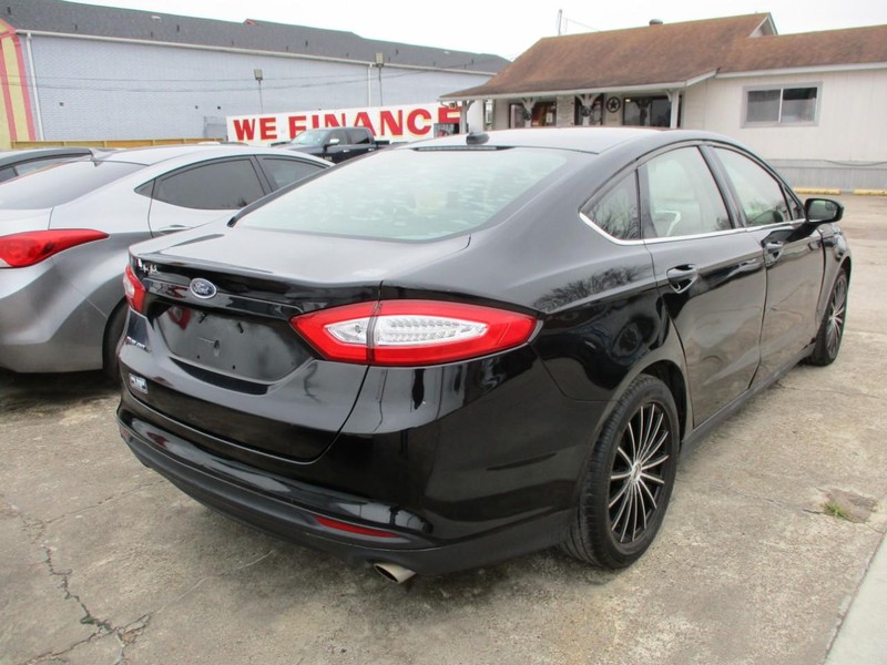 Ford Fusion Vehicle Image 03
