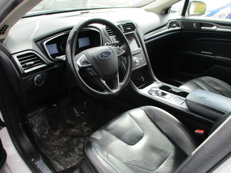 Ford Fusion Vehicle Image 09