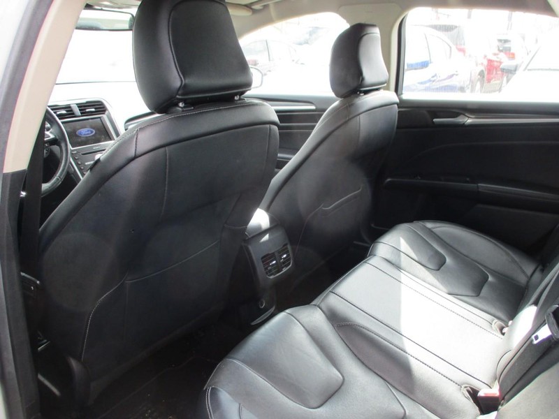 Ford Fusion Vehicle Image 11
