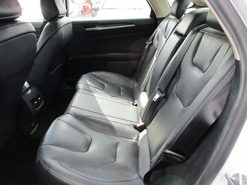 Ford Fusion Vehicle Image 12