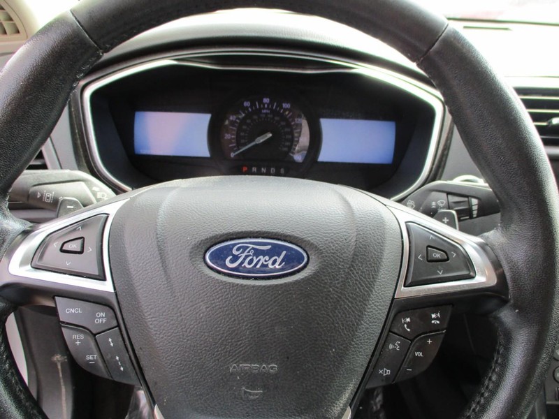 Ford Fusion Vehicle Image 16