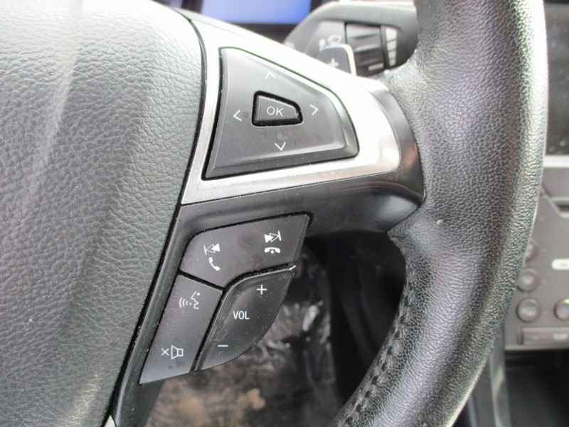 Ford Fusion Vehicle Image 17