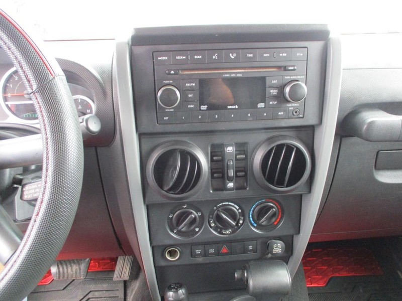 Jeep Wrangler Vehicle Image 14
