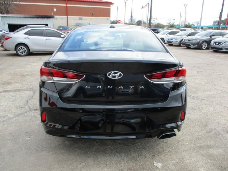 Hyundai Sonata Vehicle Image 04