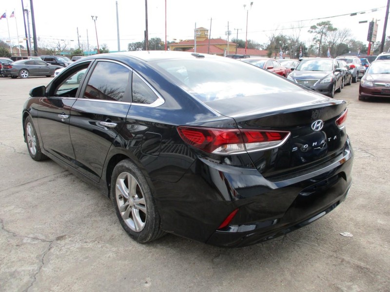 Hyundai Sonata Vehicle Image 05