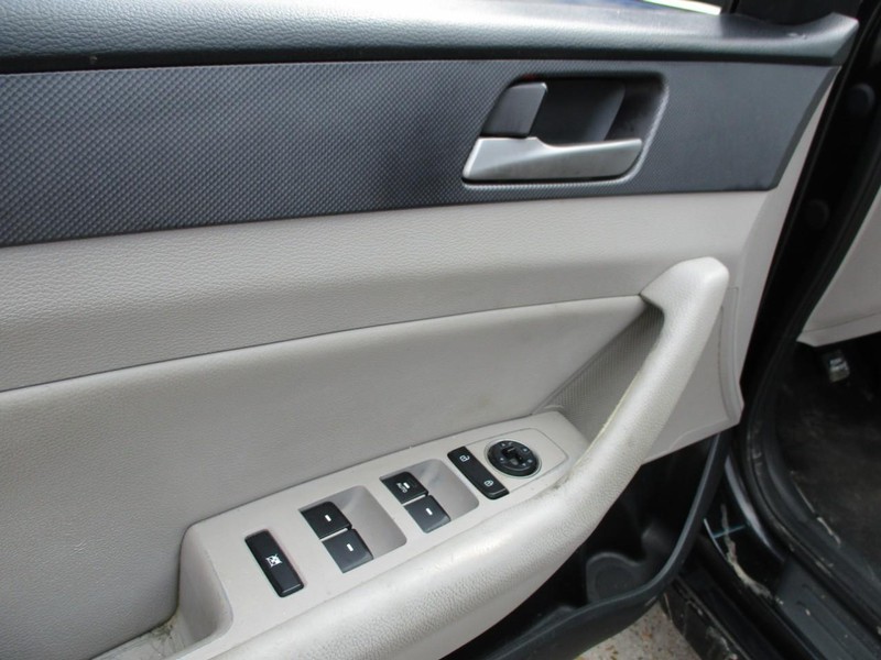 Hyundai Sonata Vehicle Image 18