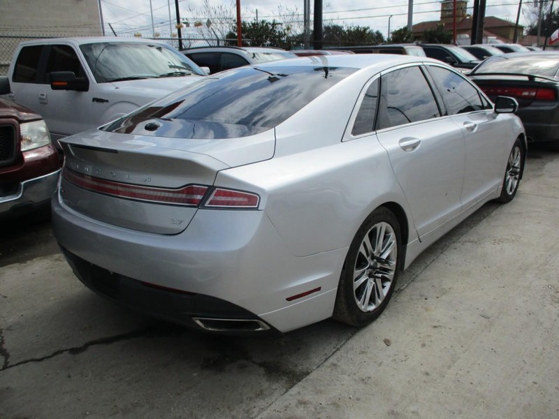 Lincoln MKZ Vehicle Image 03