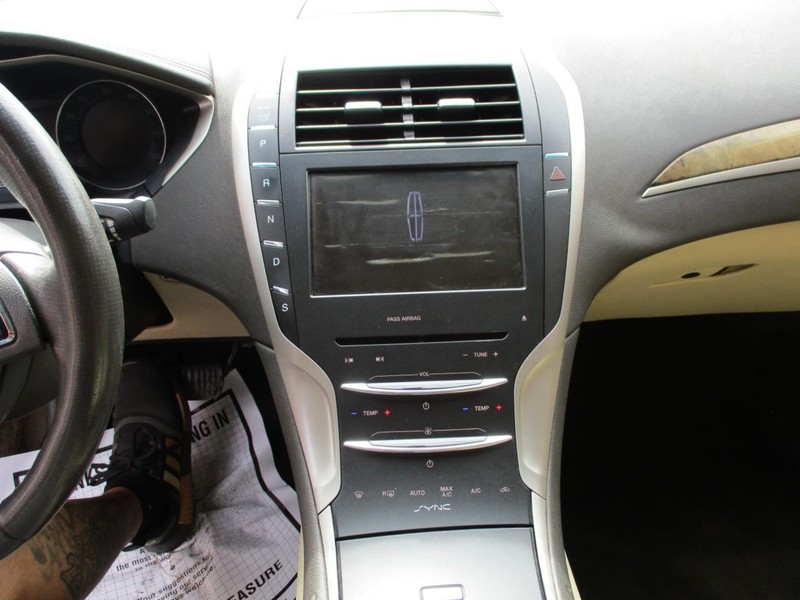 Lincoln MKZ Vehicle Image 11