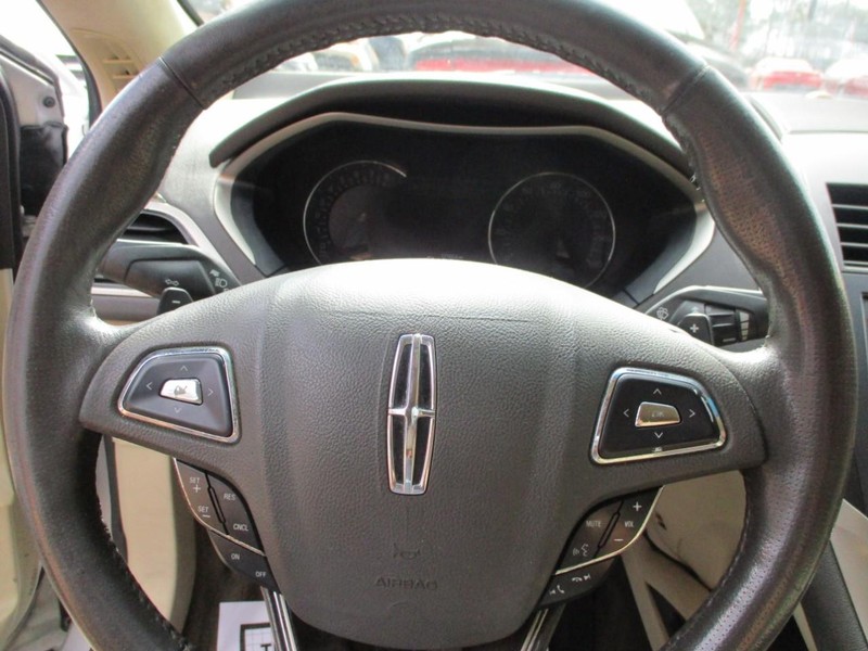 Lincoln MKZ Vehicle Image 12