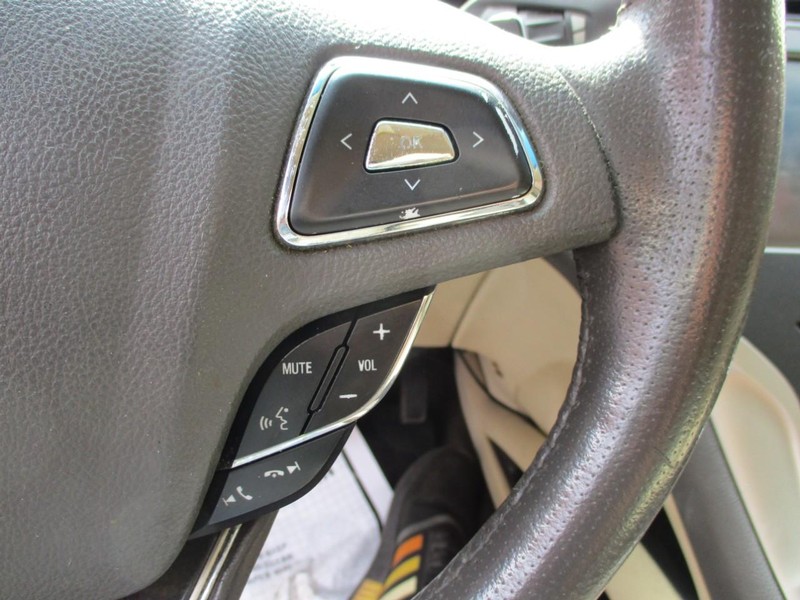 Lincoln MKZ Vehicle Image 13
