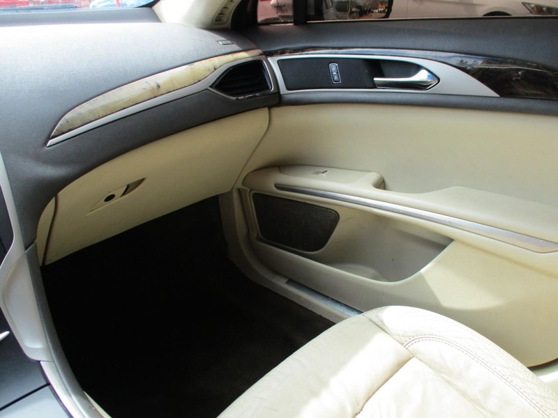 Lincoln MKZ Vehicle Image 16