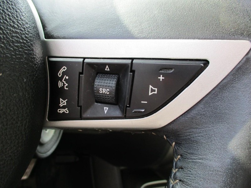 Chevrolet Camaro Vehicle Image 13