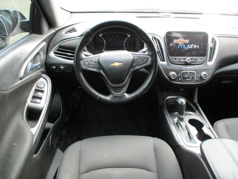 Chevrolet Malibu Vehicle Image 10