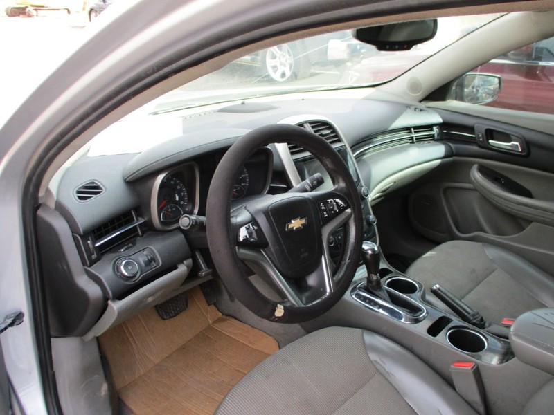 Chevrolet Malibu Vehicle Image 04