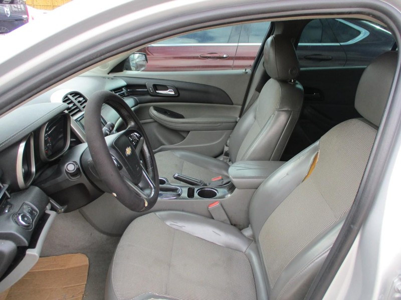 Chevrolet Malibu Vehicle Image 05