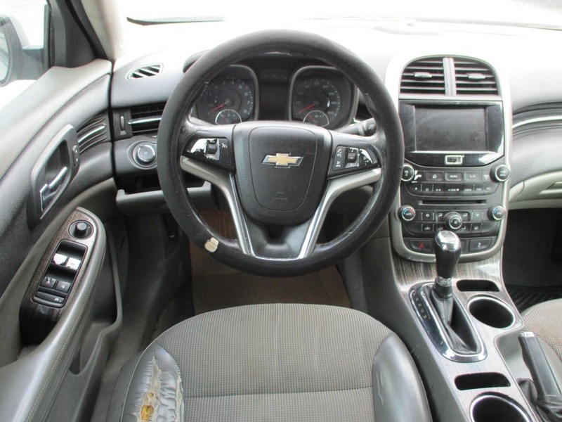 Chevrolet Malibu Vehicle Image 07