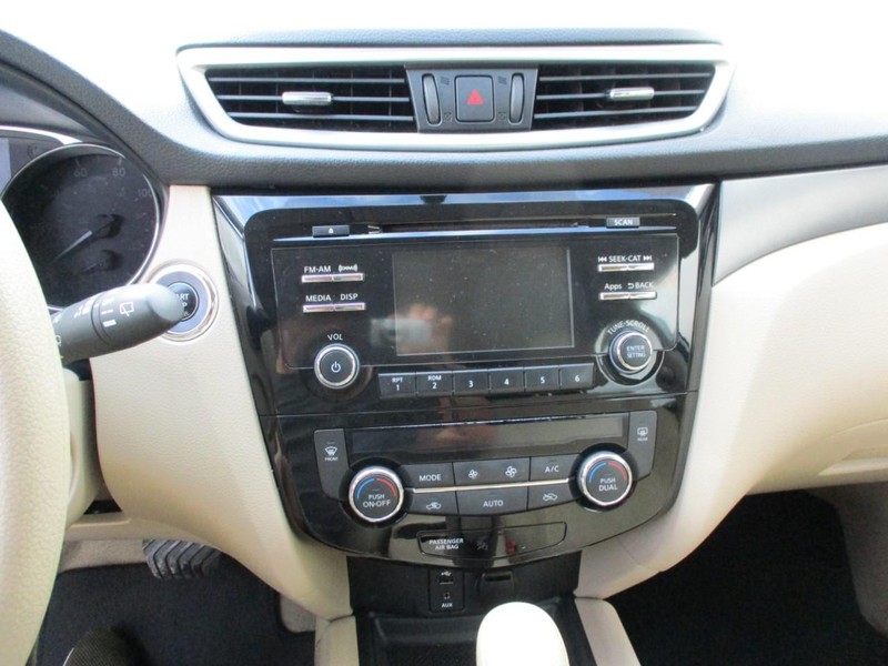 Nissan Rogue Vehicle Image 11