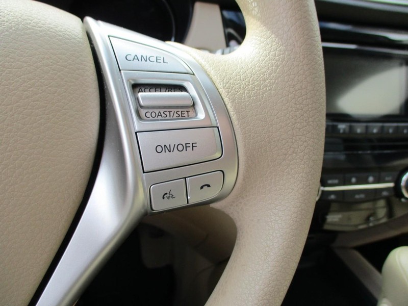 Nissan Rogue Vehicle Image 14