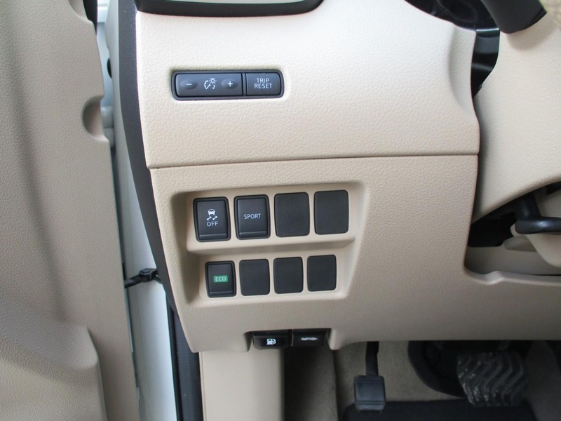 Nissan Rogue Vehicle Image 16