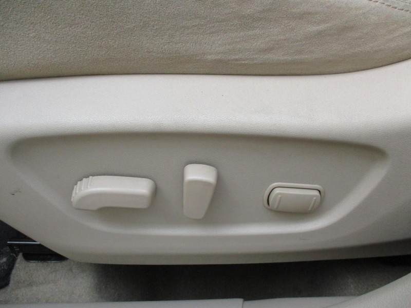 Nissan Rogue Vehicle Image 18