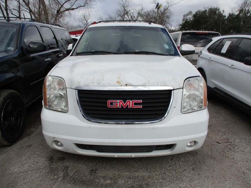 GMC Yukon XL Vehicle Image 02