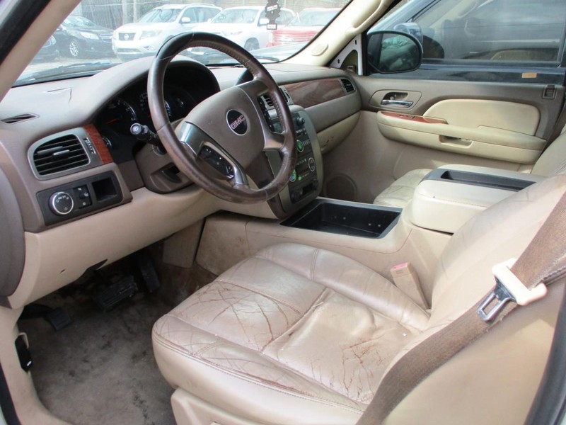 GMC Yukon XL Vehicle Image 04