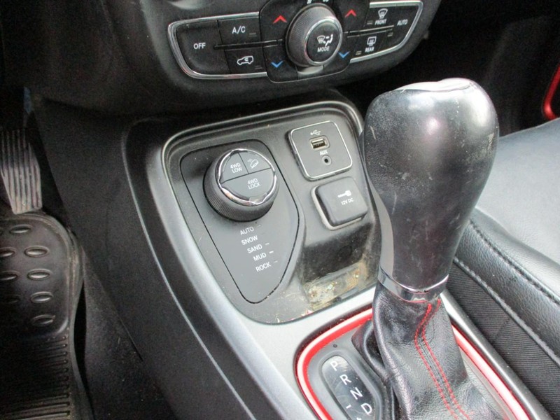 Jeep Compass Vehicle Image 13