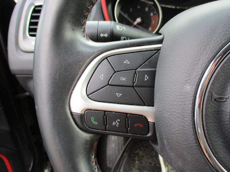 Jeep Compass Vehicle Image 14