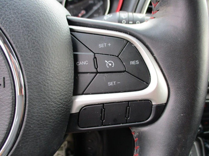 Jeep Compass Vehicle Image 15