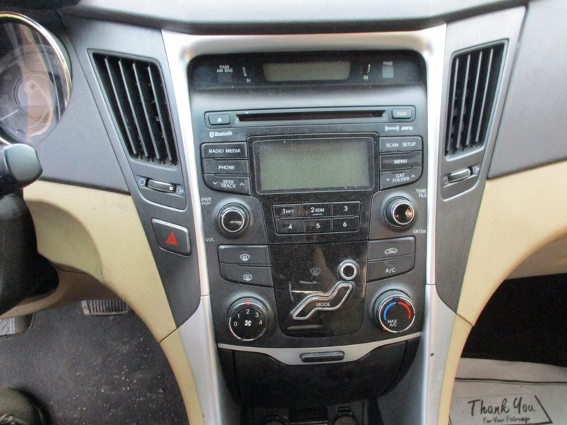 Hyundai Sonata Vehicle Image 09