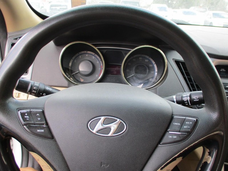 Hyundai Sonata Vehicle Image 10