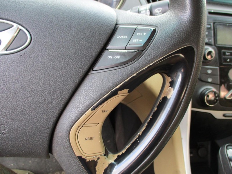 Hyundai Sonata Vehicle Image 12