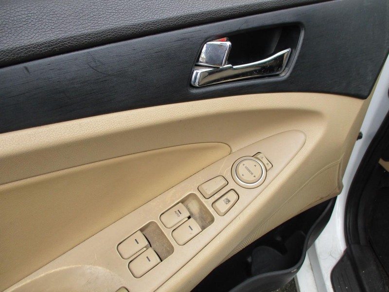 Hyundai Sonata Vehicle Image 13