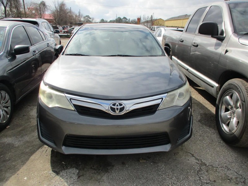 Toyota Camry Vehicle Image 02