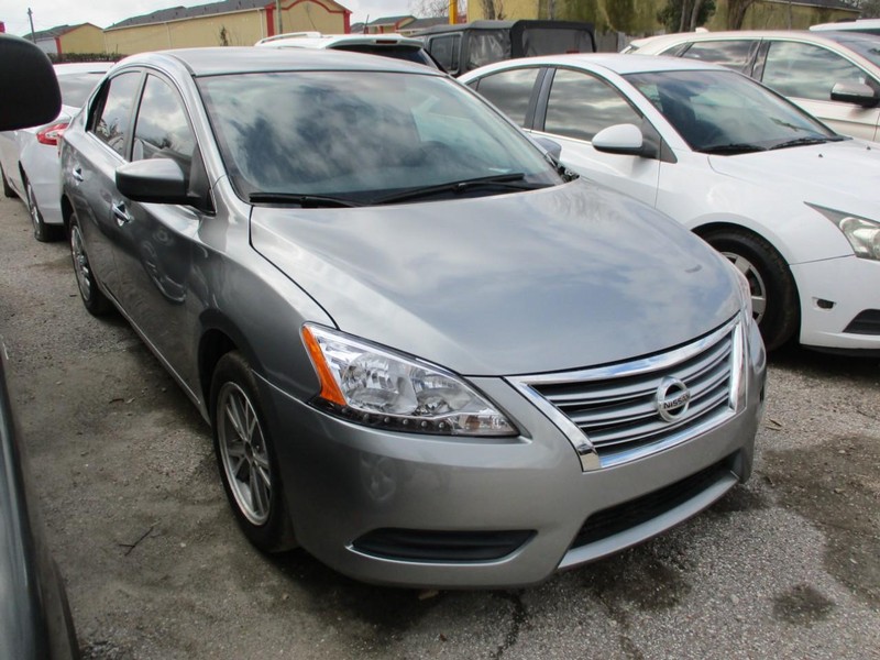 Nissan Sentra Vehicle Image 03