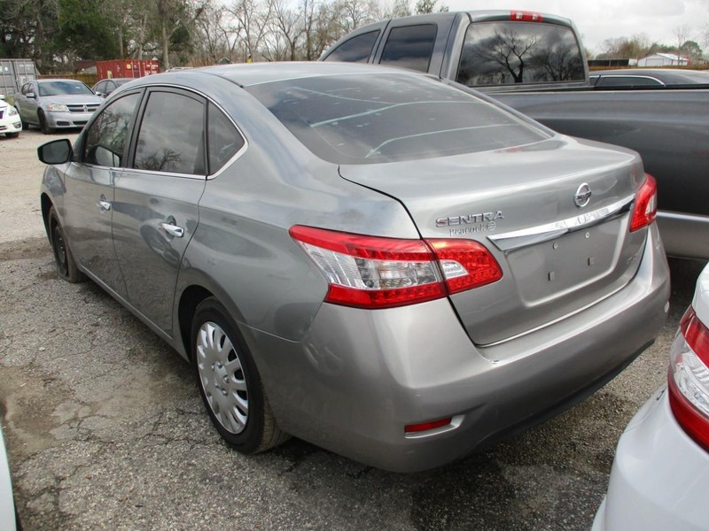 Nissan Sentra Vehicle Image 04
