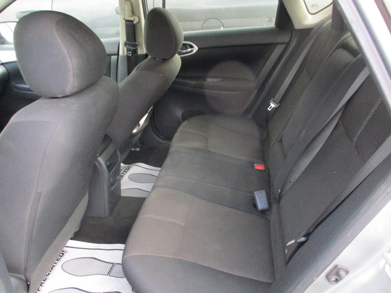 Nissan Sentra Vehicle Image 07