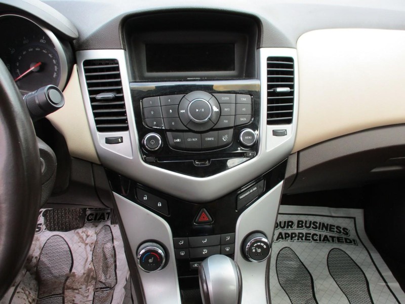 Chevrolet Cruze Vehicle Image 09