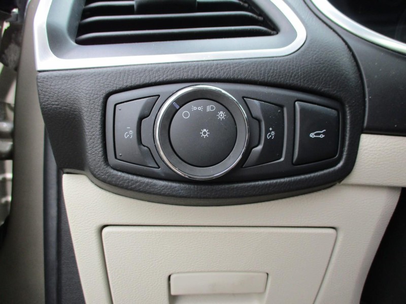 Ford Edge Vehicle Image 14