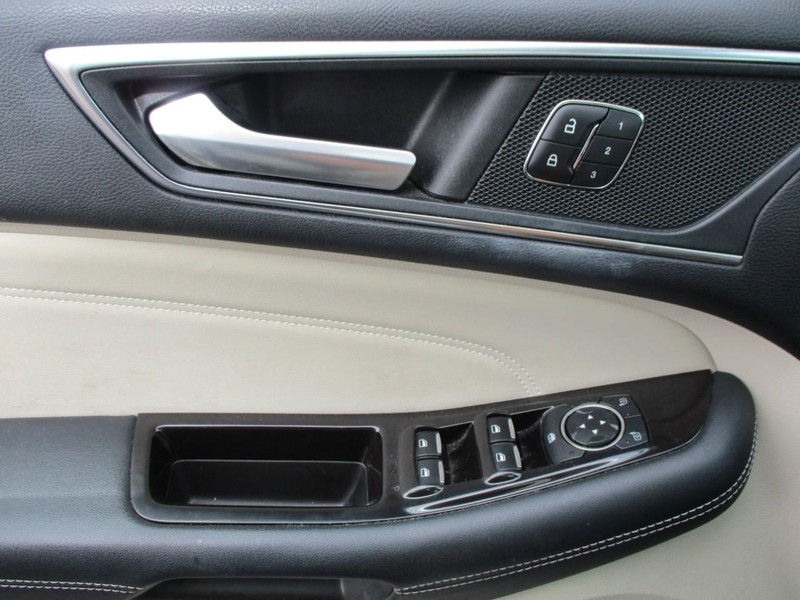 Ford Edge Vehicle Image 15