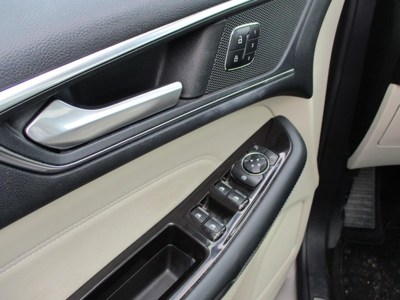 Ford Edge Vehicle Image 17
