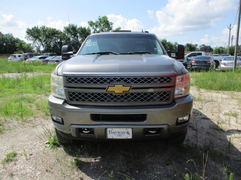 Chevrolet Silverado 2500HD Vehicle Image 02