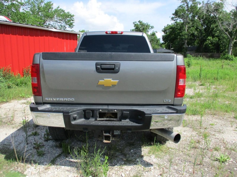 Chevrolet Silverado 2500HD Vehicle Image 09