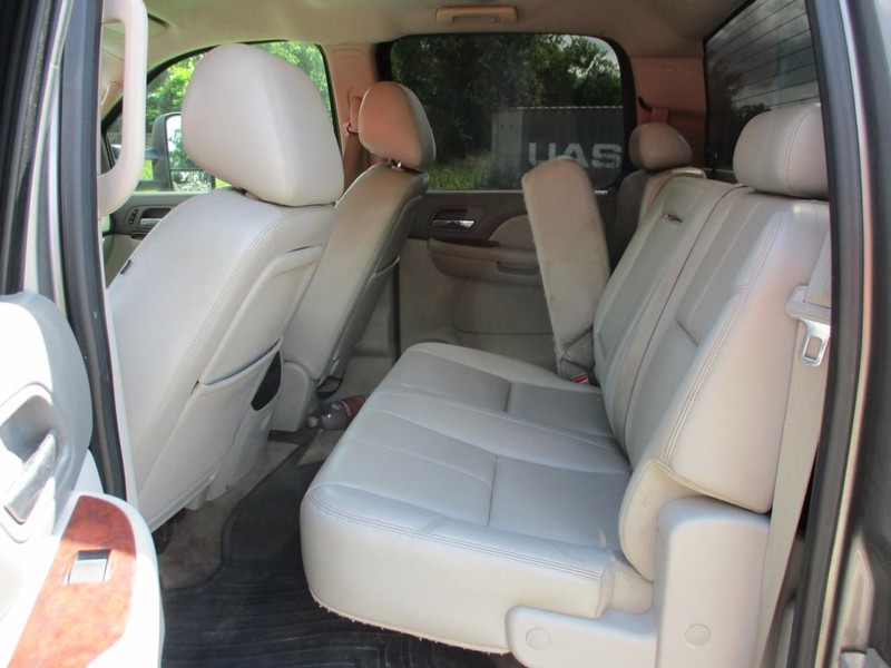 Chevrolet Silverado 2500HD Vehicle Image 13
