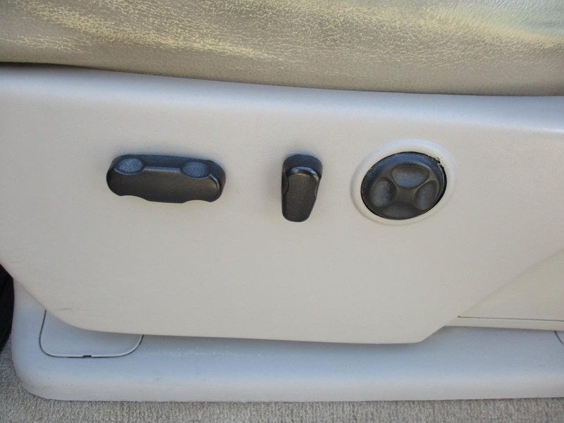 Chevrolet Silverado 2500HD Vehicle Image 19