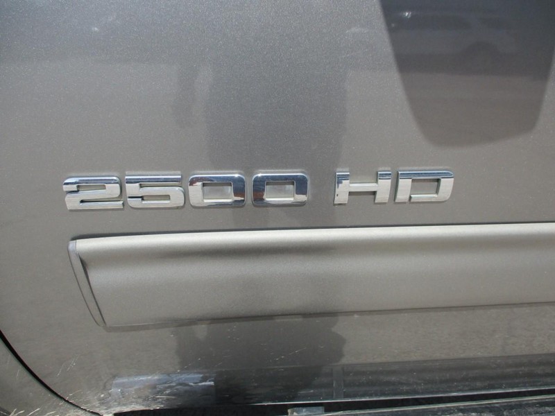 Chevrolet Silverado 2500HD Vehicle Image 20