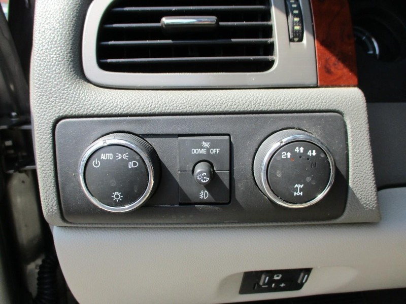 Chevrolet Silverado 2500HD Vehicle Image 21