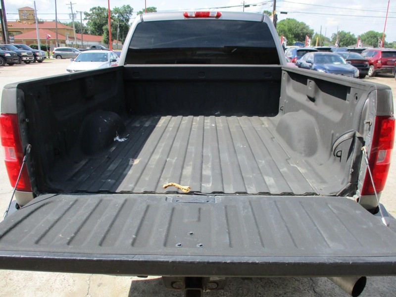 Chevrolet Silverado 2500HD Vehicle Image 24