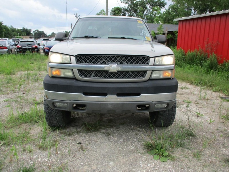 Chevrolet Silverado 2500HD Vehicle Image 02